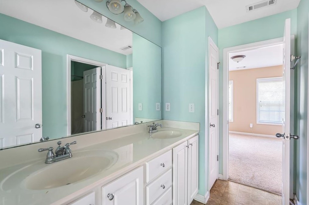 3240 Wolf Club Ln, Atlanta GA  30349-8710 exterior