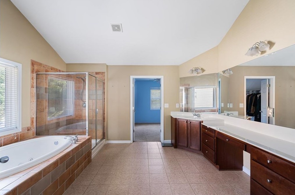 3240 Wolf Club Ln, Atlanta GA  30349-8710 exterior