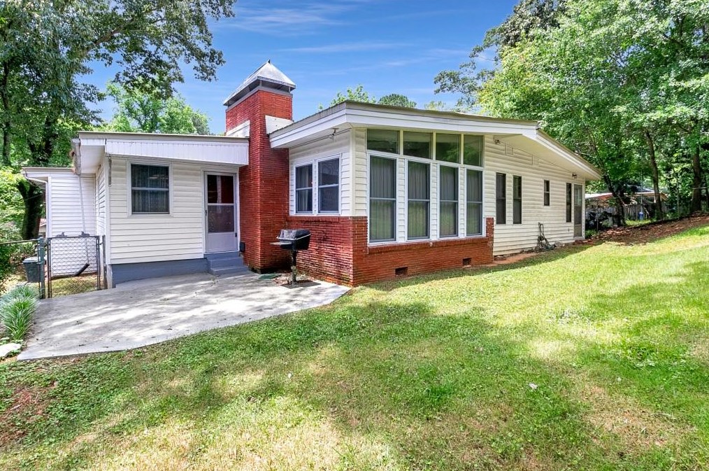 2647 Woodacres Rd, Atlanta GA  30345-1644 exterior
