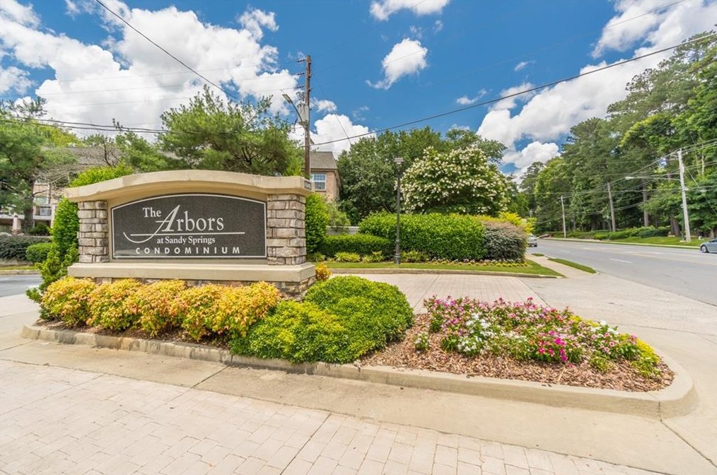 6940 Roswell Rd, Atlanta GA  30328-2205 exterior