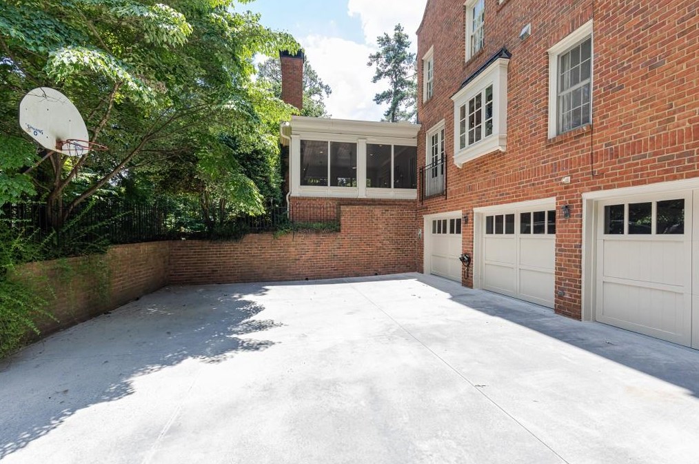 2860 Vinings Way, Atlanta GA  30339-5312 exterior