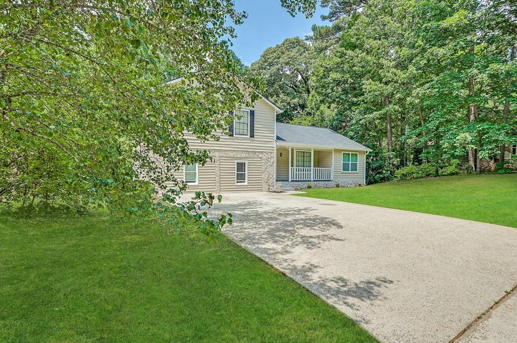 832 Post Road Cir, Stone Mountain GA  30088-2214 exterior