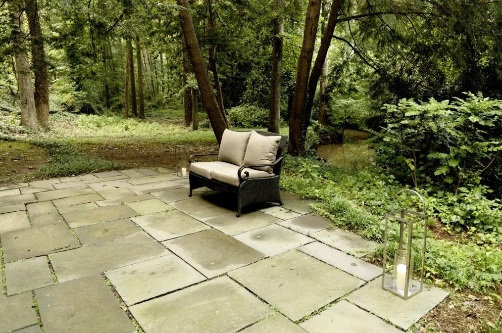 3322 Pinestream Rd, Atlanta GA  30327-2204 exterior