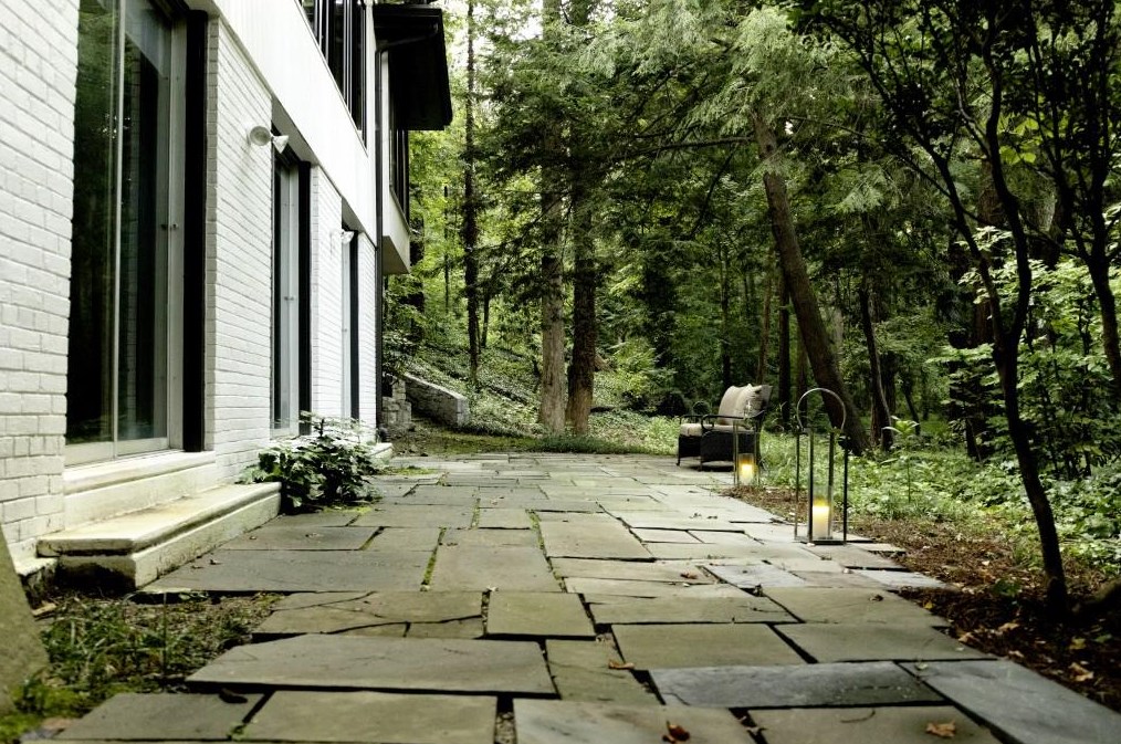 3322 Pinestream Rd, Atlanta GA  30327-2204 exterior