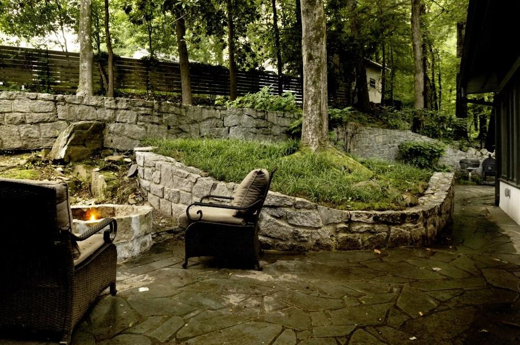 3322 Pinestream Rd, Atlanta GA  30327-2204 exterior