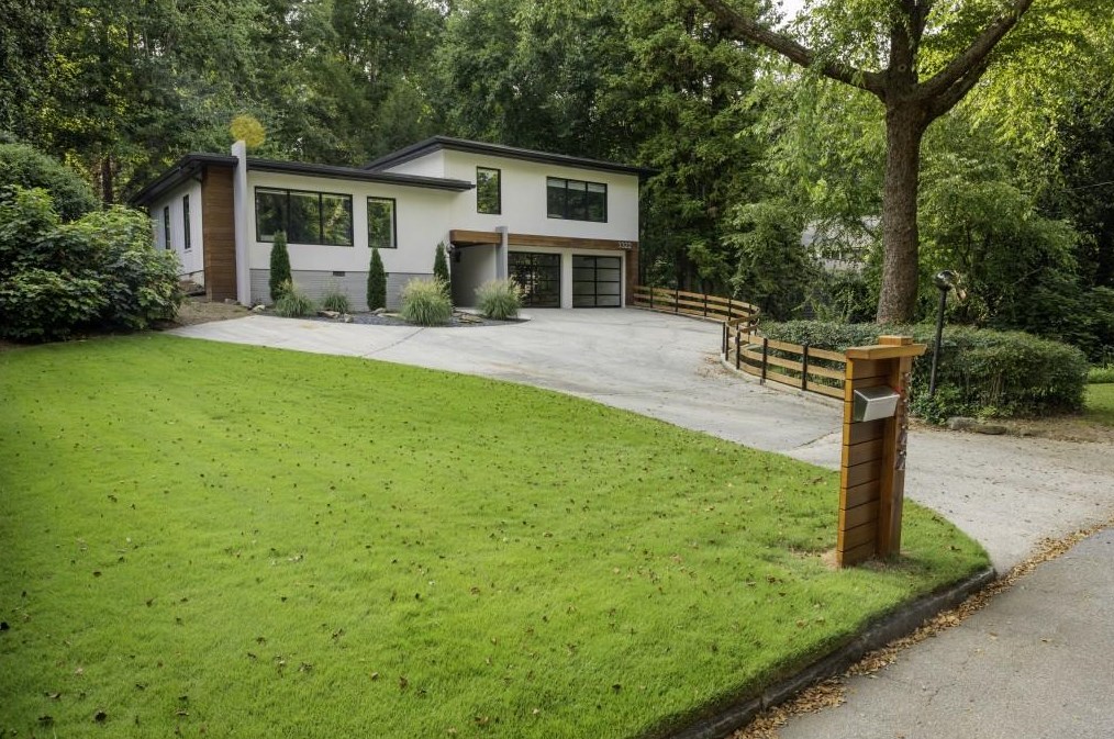 3322 Pinestream Rd, Atlanta GA  30327-2204 exterior