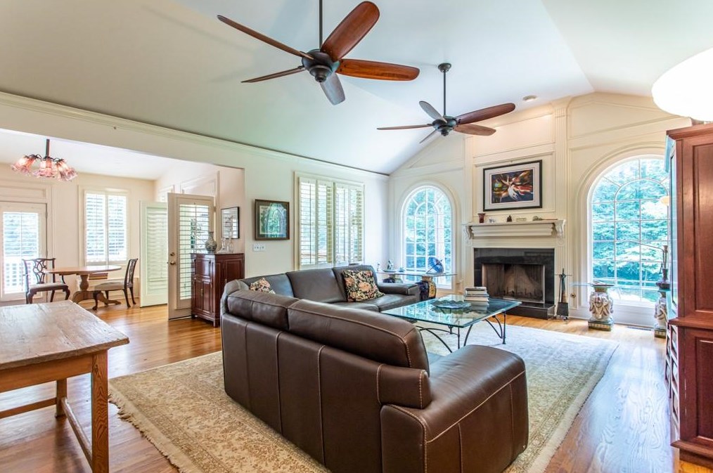 1364 Amanda Cir, Decatur GA  30033-1903 exterior