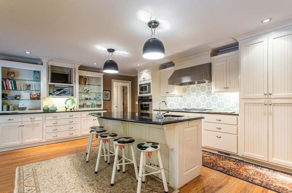 1364 Amanda Cir, Decatur GA  30033-1903 exterior