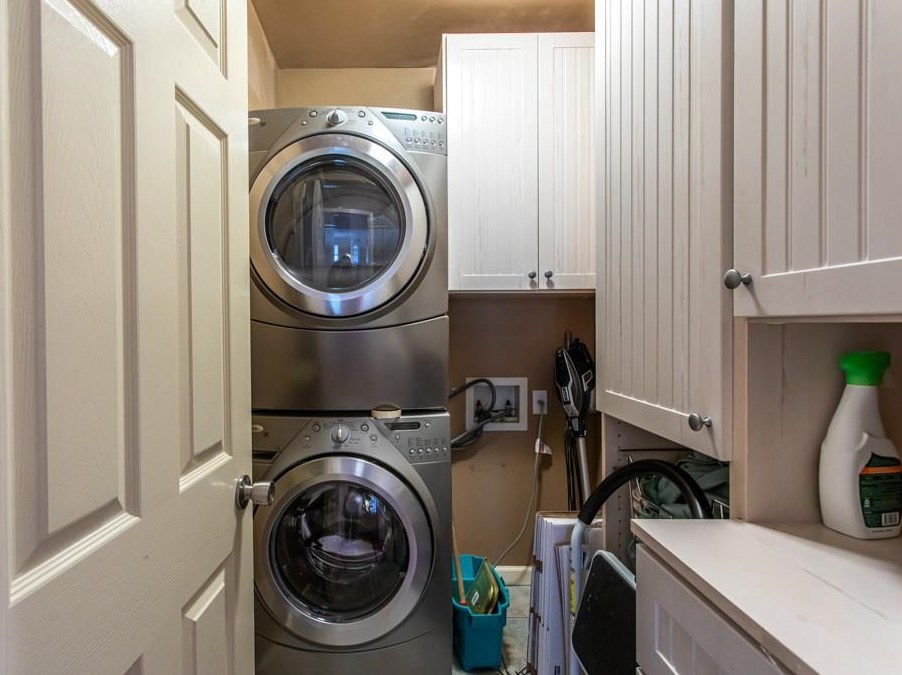 1364 Amanda Cir, Decatur GA  30033-1903 exterior