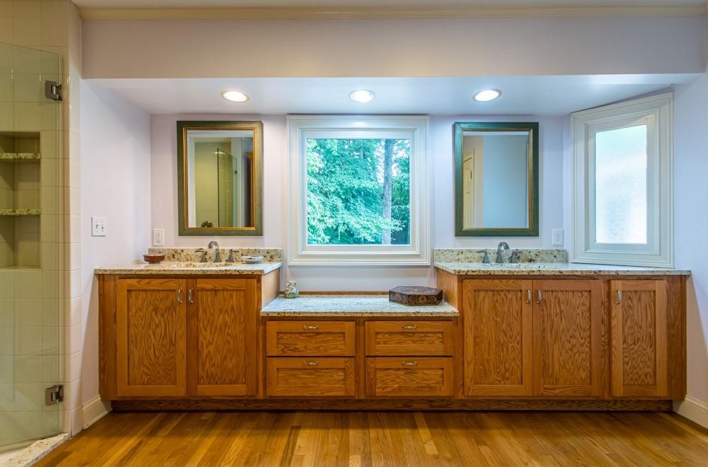 1364 Amanda Cir, Decatur GA  30033-1903 exterior