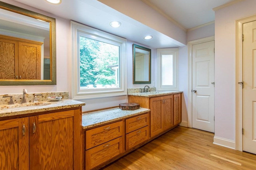 1364 Amanda Cir, Decatur GA  30033-1903 exterior