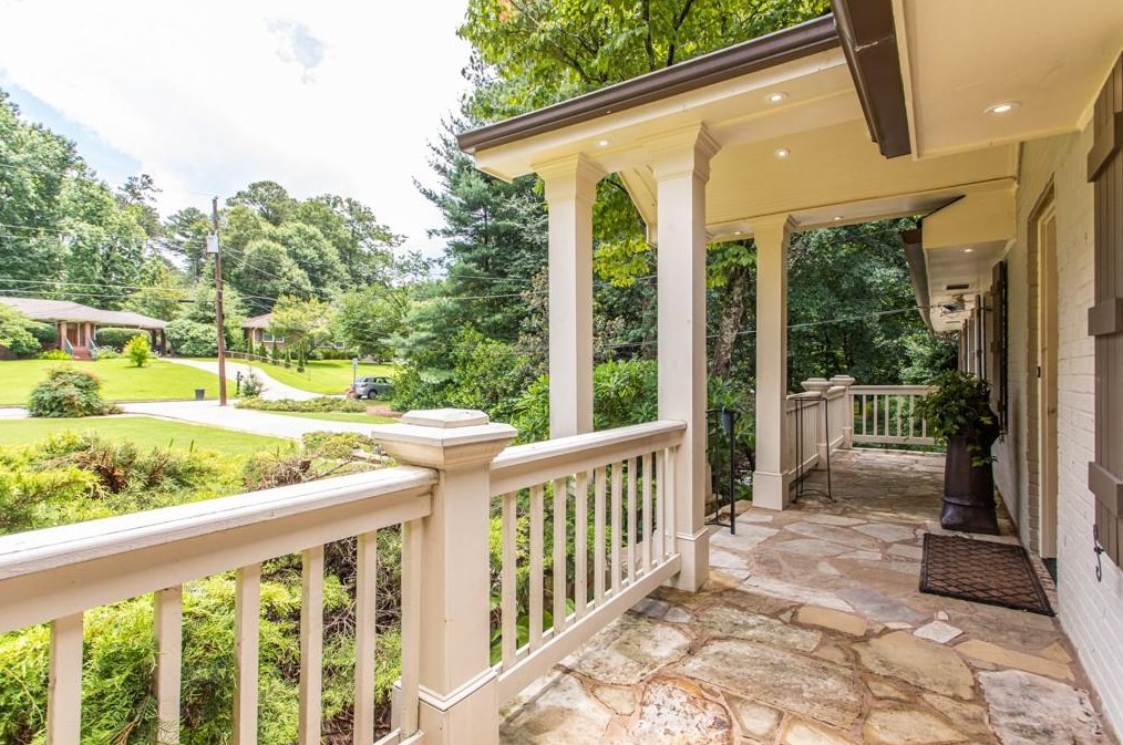 1364 Amanda Cir, Decatur GA  30033-1903 exterior