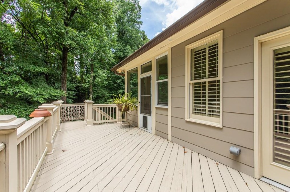 1364 Amanda Cir, Decatur GA  30033-1903 exterior