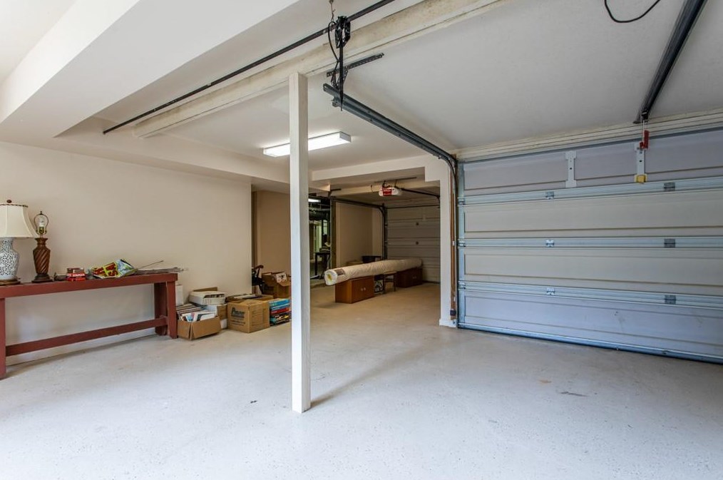 1364 Amanda Cir, Decatur GA  30033-1903 exterior