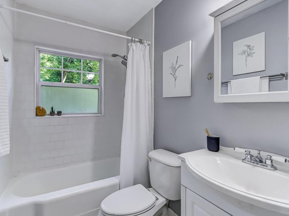 2417 Hillside Ave, Decatur GA  30032-4127 exterior