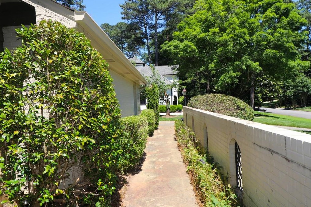 775 Weatherly Ln, Atlanta GA  30328-3651 exterior