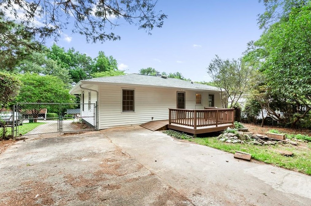 3367 Phillips Cir, Decatur GA  30032-4704 exterior