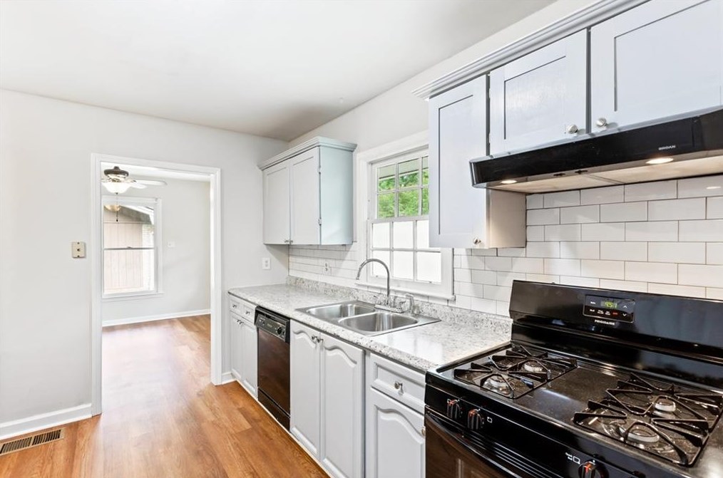 3367 Phillips Cir, Decatur GA  30032-4704 exterior