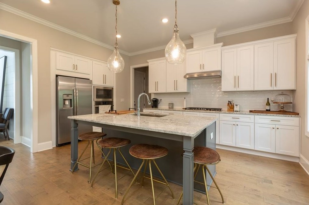 5711 Calm Valley Pt, Flowery Branch GA  30542-8403 exterior