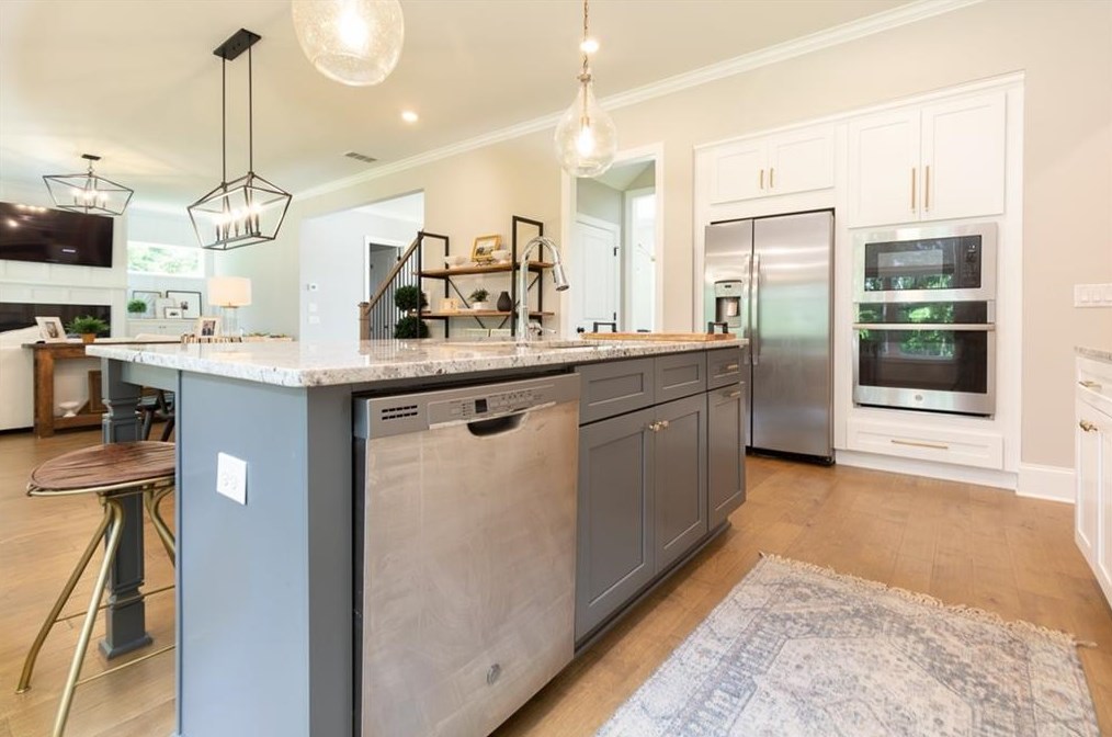 5711 Calm Valley Pt, Flowery Branch GA  30542-8403 exterior