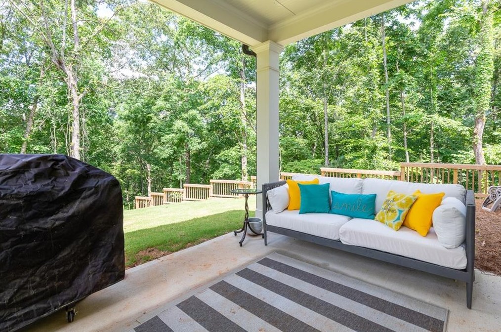 5711 Calm Valley Pt, Flowery Branch GA  30542-8403 exterior