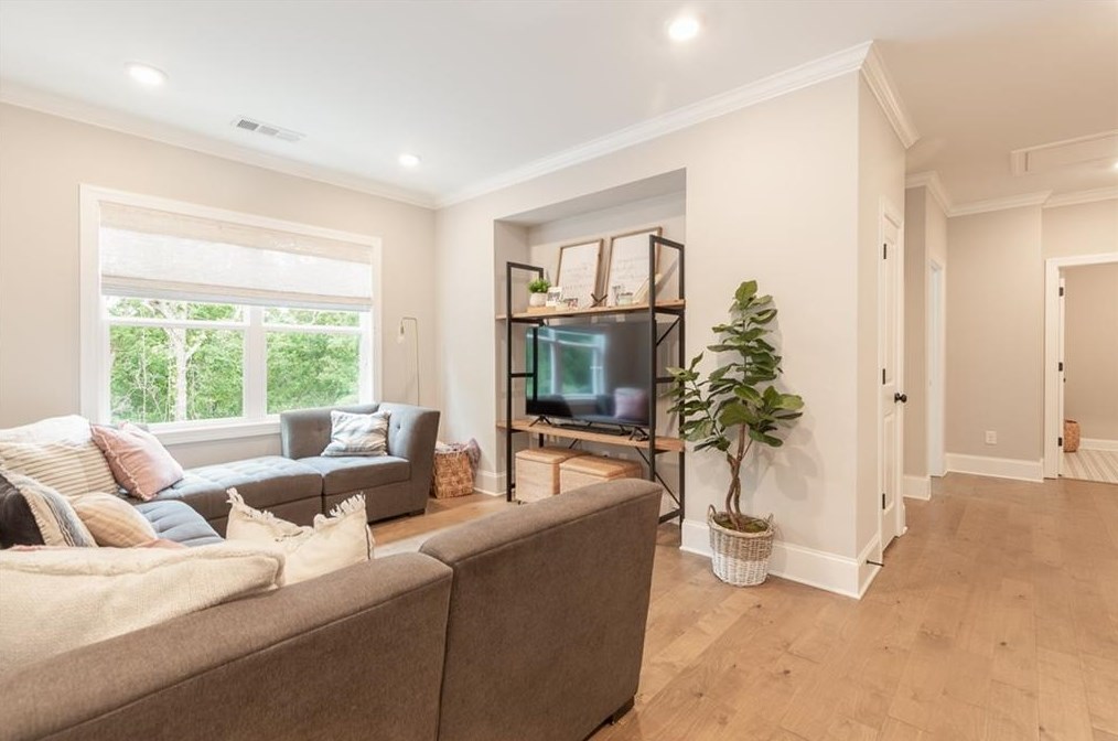 5711 Calm Valley Pt, Flowery Branch GA  30542-8403 exterior