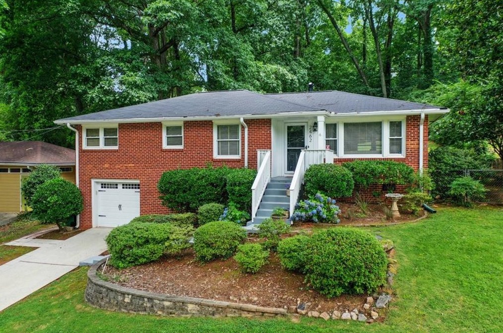 2462 Hunting Valley Dr, Decatur GA  30033-4228 exterior