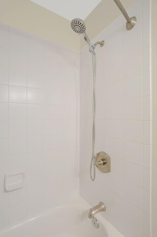 2462 Hunting Valley Dr, Decatur GA  30033-4228 exterior