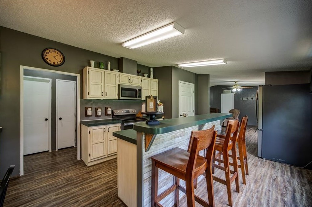 2087 Scoggins Rd, Dallas GA  30157-0606 exterior