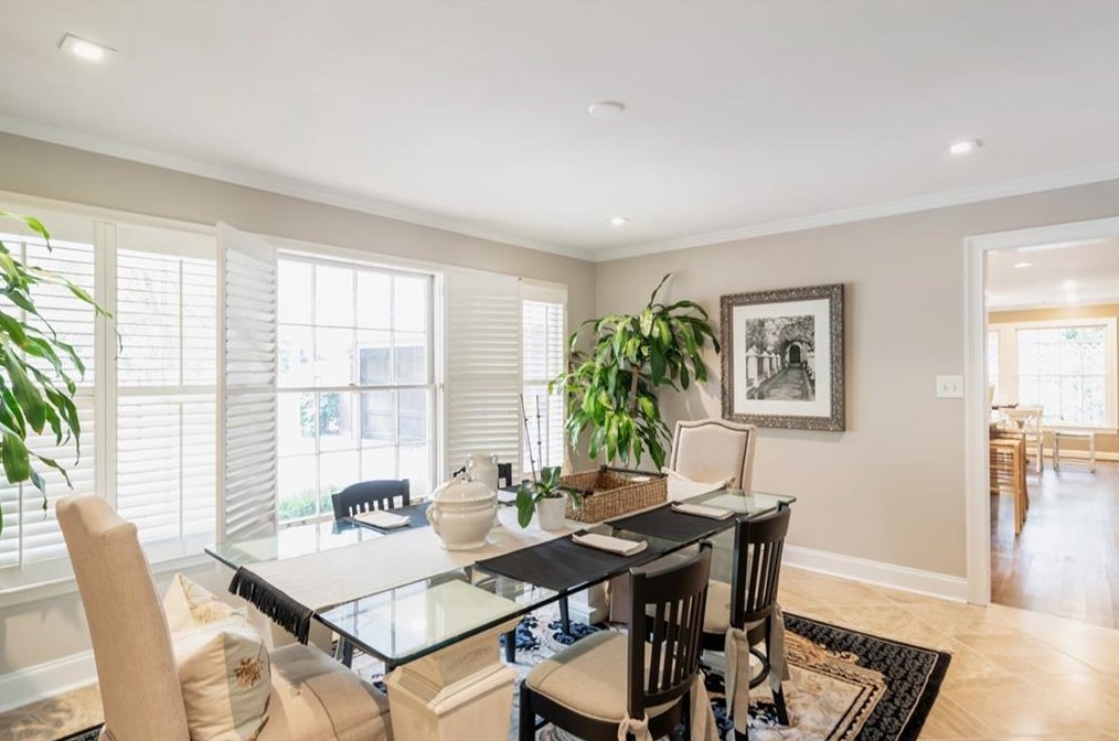 3435 Vly Rd, Atlanta GA  30305-1026 exterior