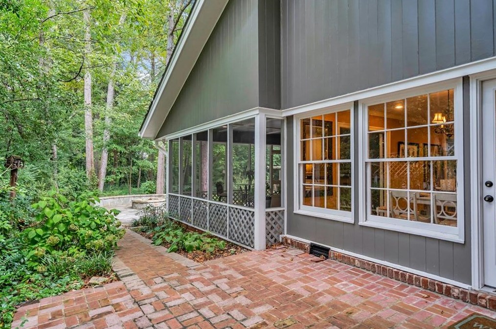 3435 Vly Rd, Atlanta GA  30305-1026 exterior