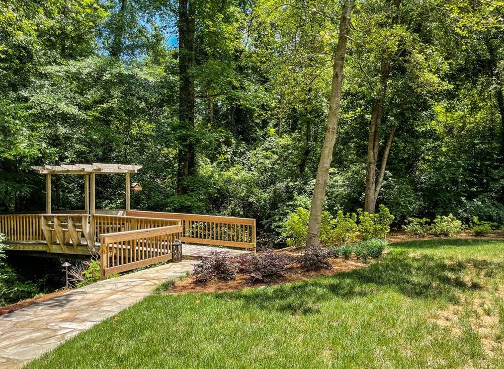 3435 Vly Rd, Atlanta GA  30305-1026 exterior