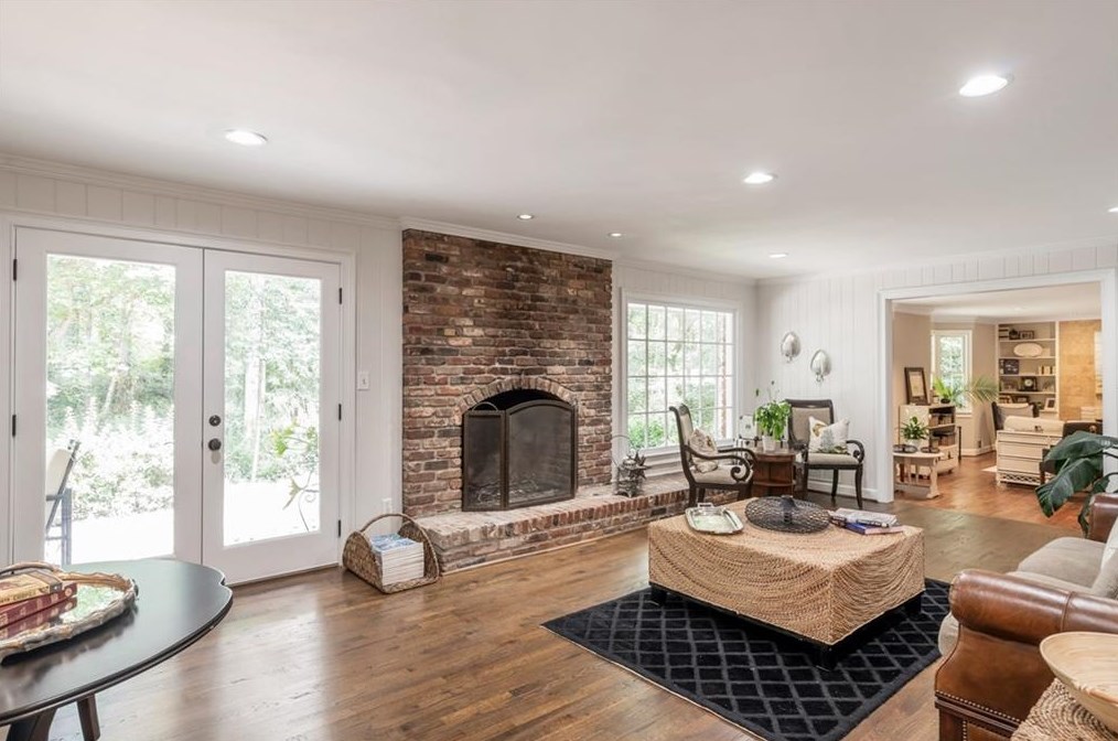 3435 Vly Rd, Atlanta GA  30305-1026 exterior