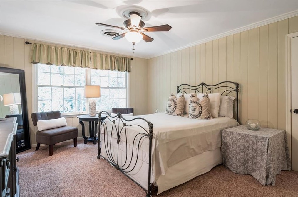 3435 Vly Rd, Atlanta GA  30305-1026 exterior