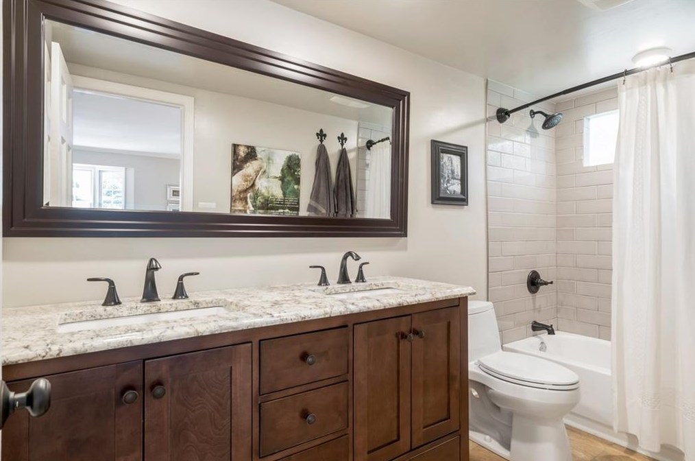 3435 Vly Rd, Atlanta GA  30305-1026 exterior