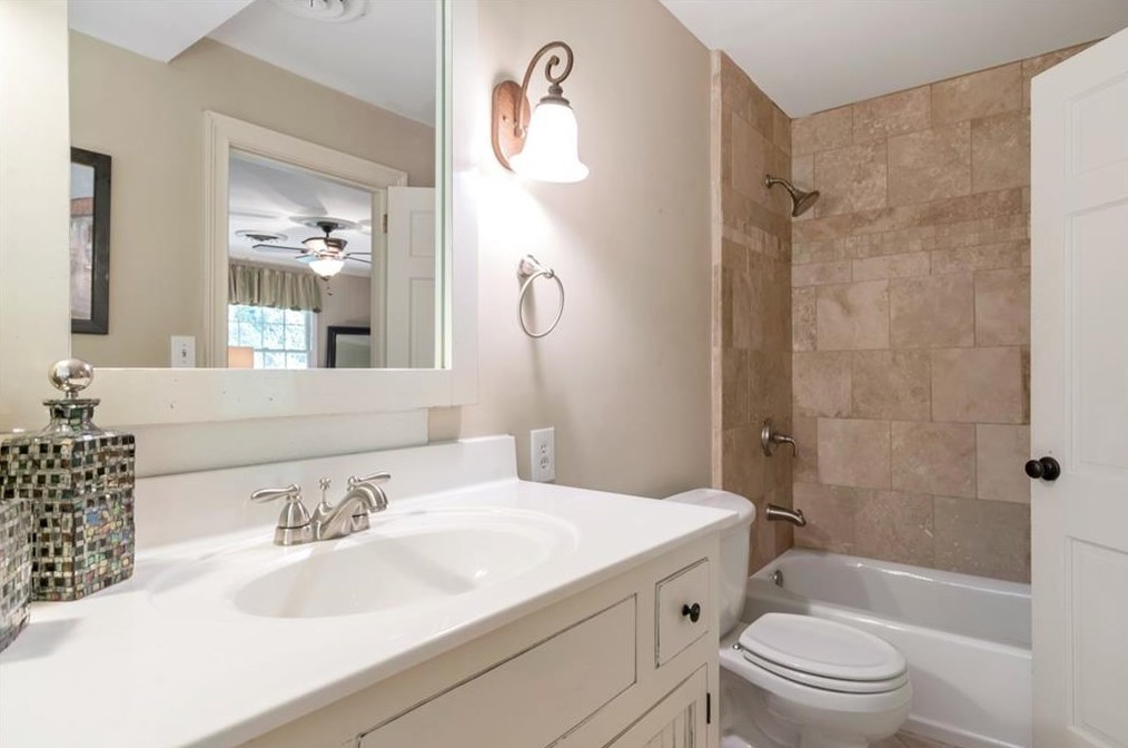 3435 Vly Rd, Atlanta GA  30305-1026 exterior