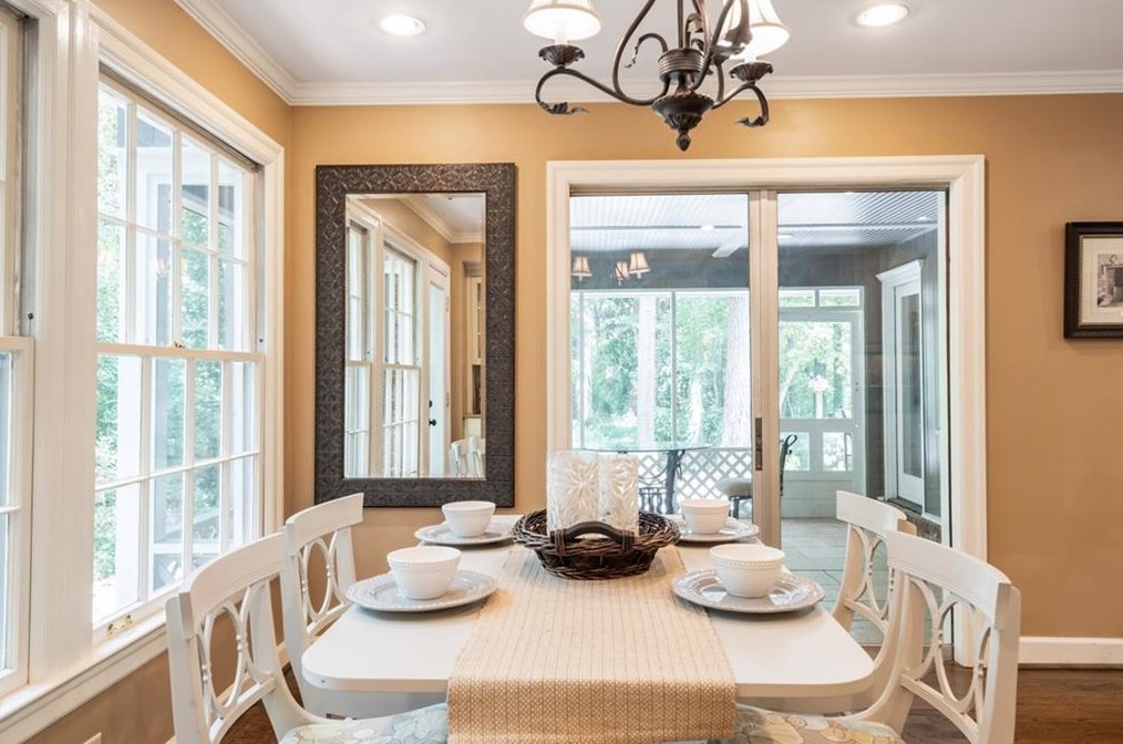 3435 Vly Rd, Atlanta GA  30305-1026 exterior