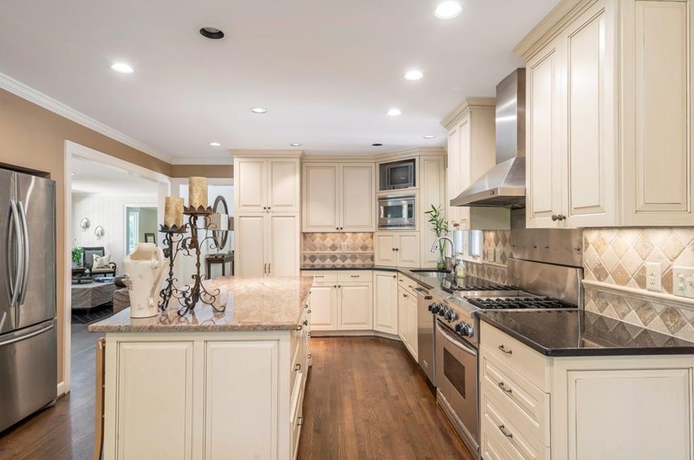 3435 Vly Rd, Atlanta GA  30305-1026 exterior