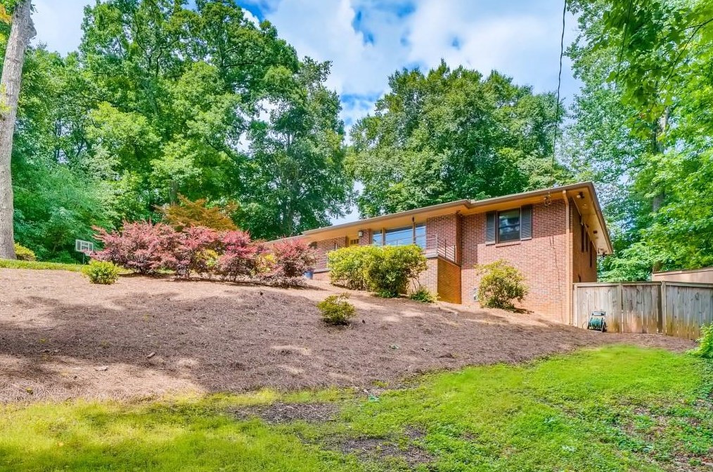 2996 Vine Cir, Decatur GA  30033-5107 exterior