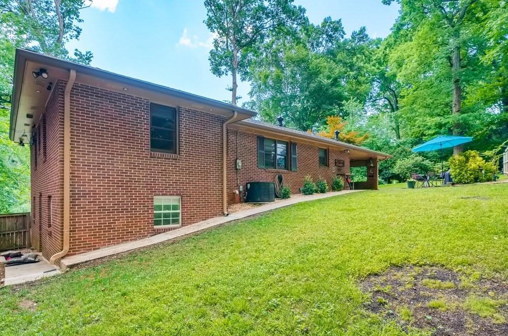 2996 Vine Cir, Decatur GA  30033-5107 exterior