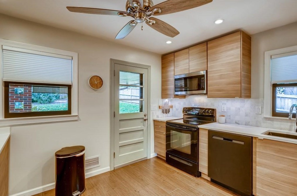 2996 Vine Cir, Decatur GA  30033-5107 exterior