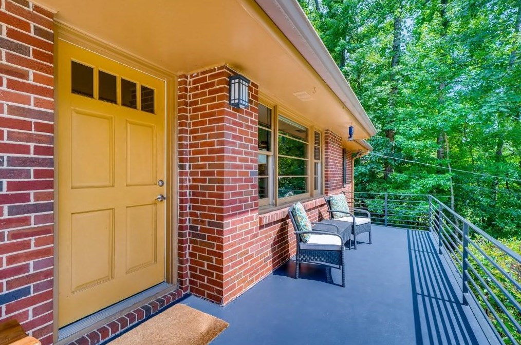 2996 Vine Cir, Decatur GA  30033-5107 exterior