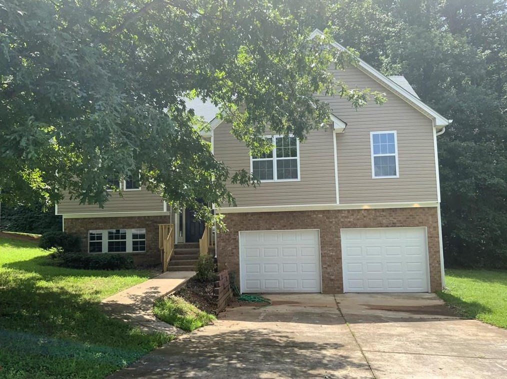 2017 Sandlake Dr, Atlanta GA  30331-8740 exterior