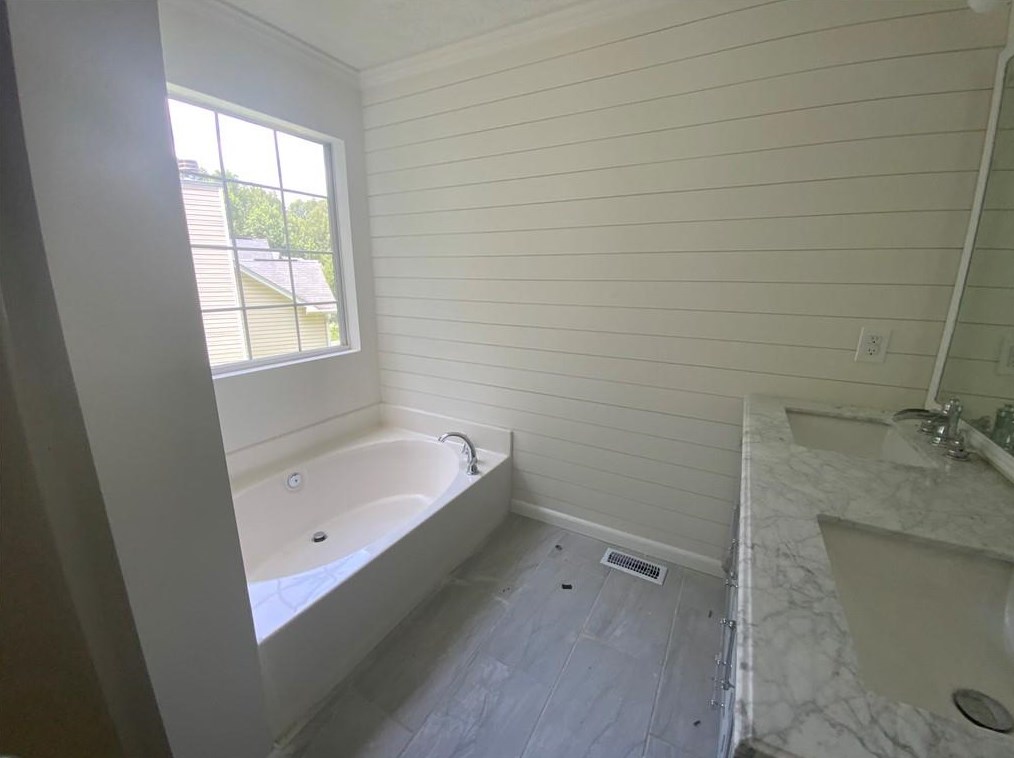 2017 Sandlake Dr, Atlanta GA  30331-8740 exterior