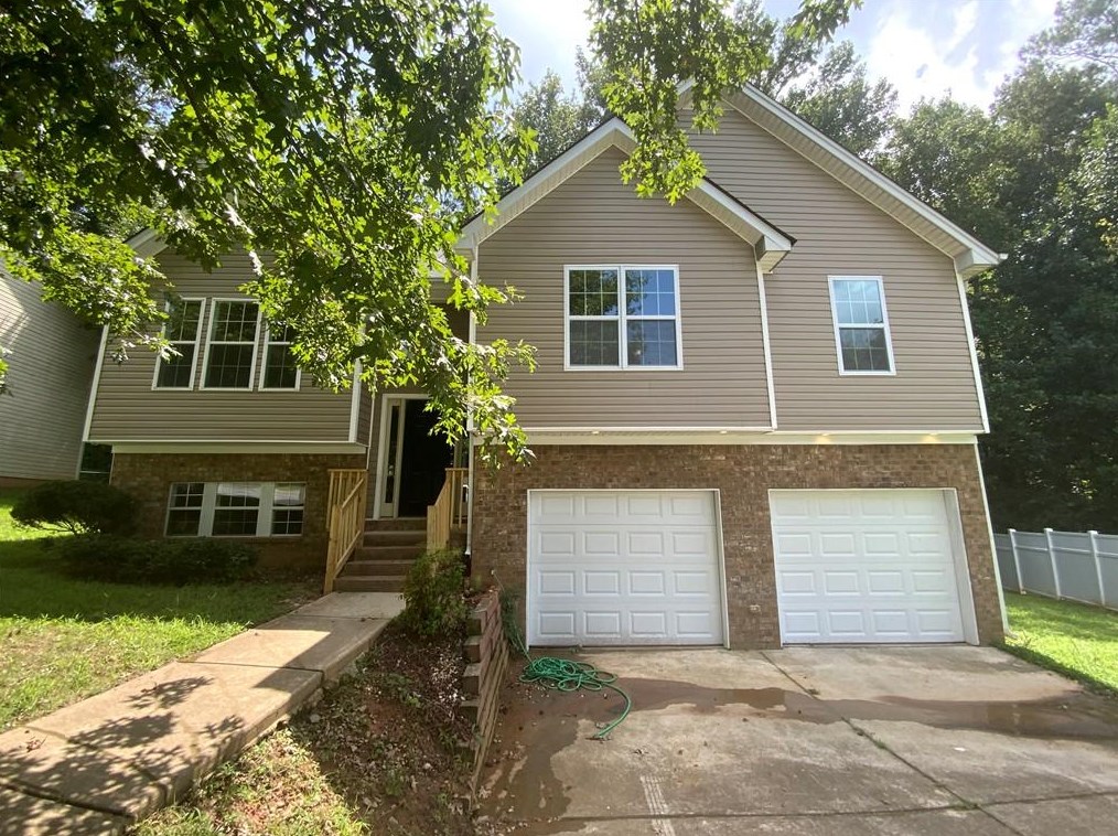 2017 Sandlake Dr, Atlanta GA  30331-8740 exterior