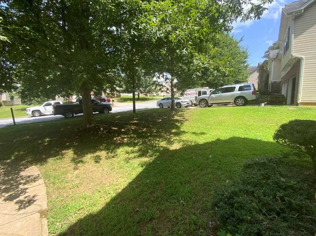 2017 Sandlake Dr, Atlanta GA  30331-8740 exterior