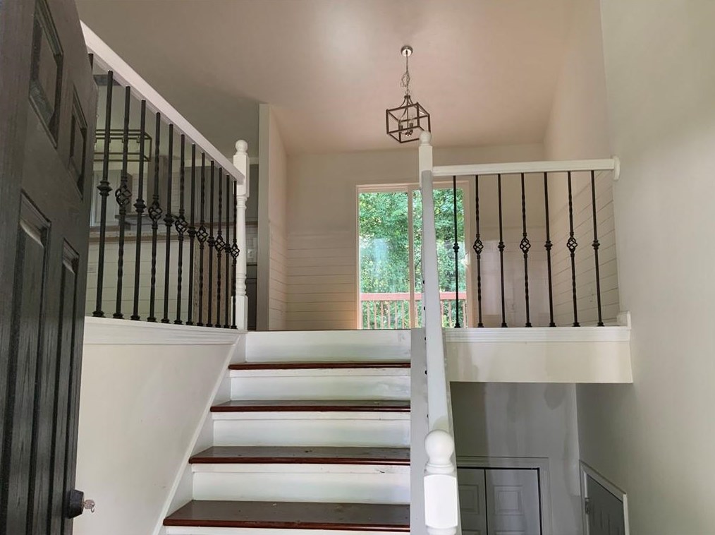 2017 Sandlake Dr, Atlanta GA  30331-8740 exterior