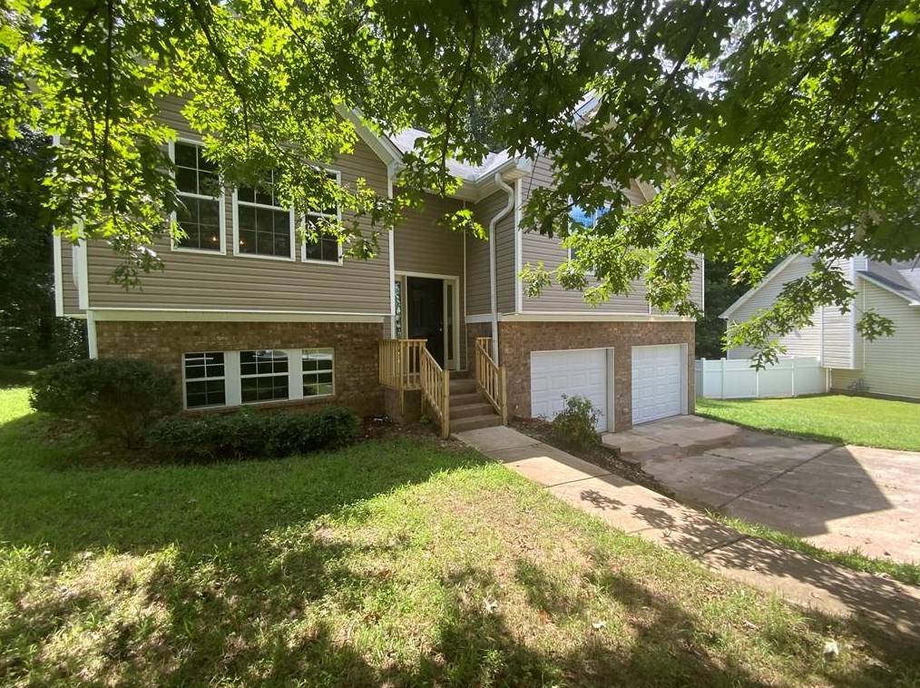 2017 Sandlake Dr, Atlanta GA  30331-8740 exterior