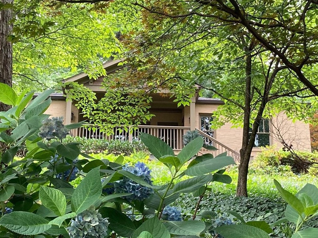 49 Putnam Cir, Atlanta GA  30342-4113 exterior