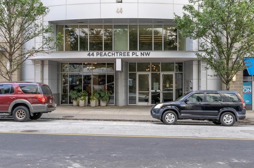 44 Peachtree Pl, Atlanta GA  30309-3907 exterior